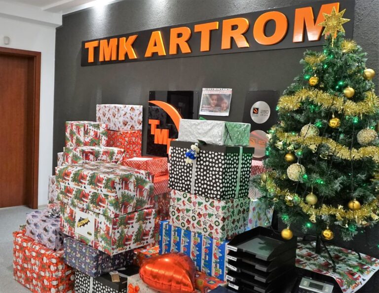 Angajații TMK-ARTROM au adus Crăciunul în casele familiilor sărace din județ