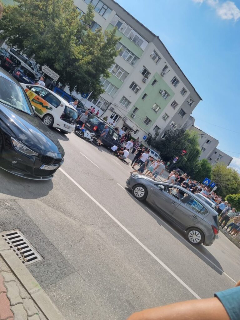 Accident cumplit între un motociclist și un autoturism în Slatina