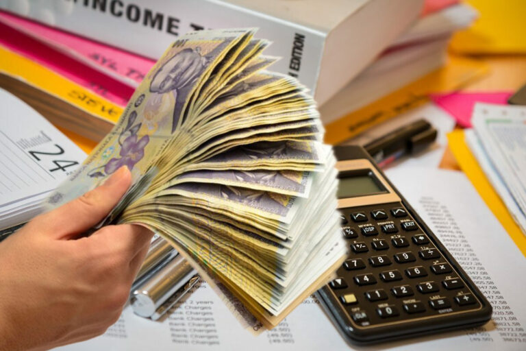 Salariul minim brut crește în 2023