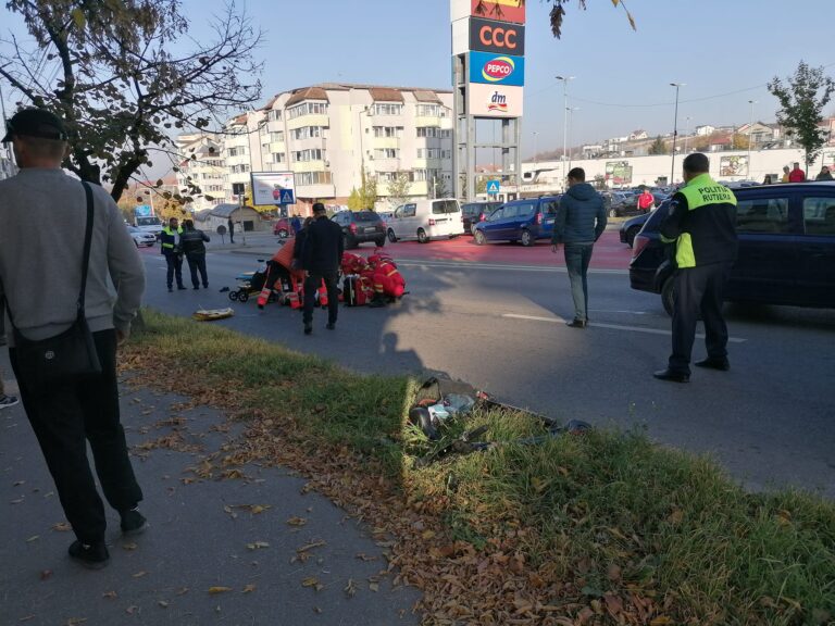 Un bărbat a fost lovit de un autoturism pe trecerea de pietoni