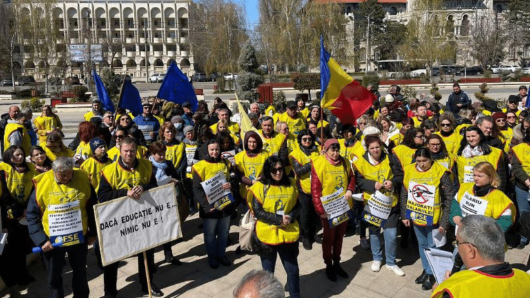 Profesorii anunță grevă generală de luni, 22 mai